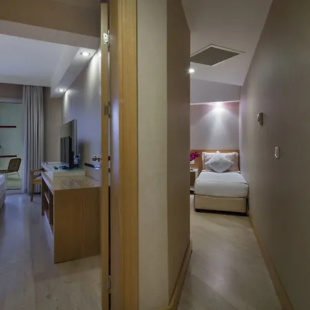 Trendy Palm Adults Only Otel Side